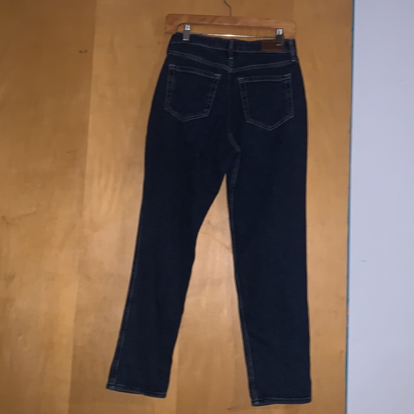 Hollister Ultra High Waist Mom Jean Medium Wash - Picture 9 of 9